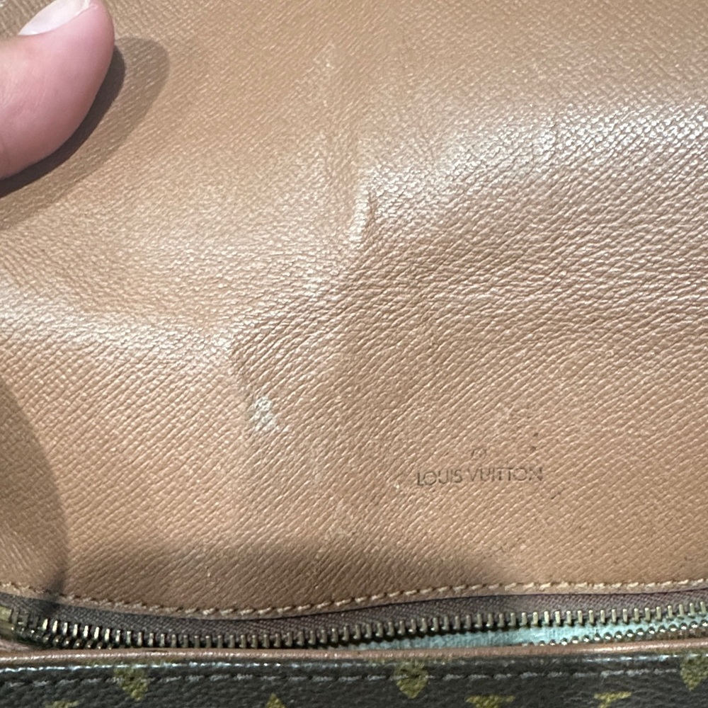 Vintage Boho- Louis Vuitton World Traveler - Picture 5 of 13